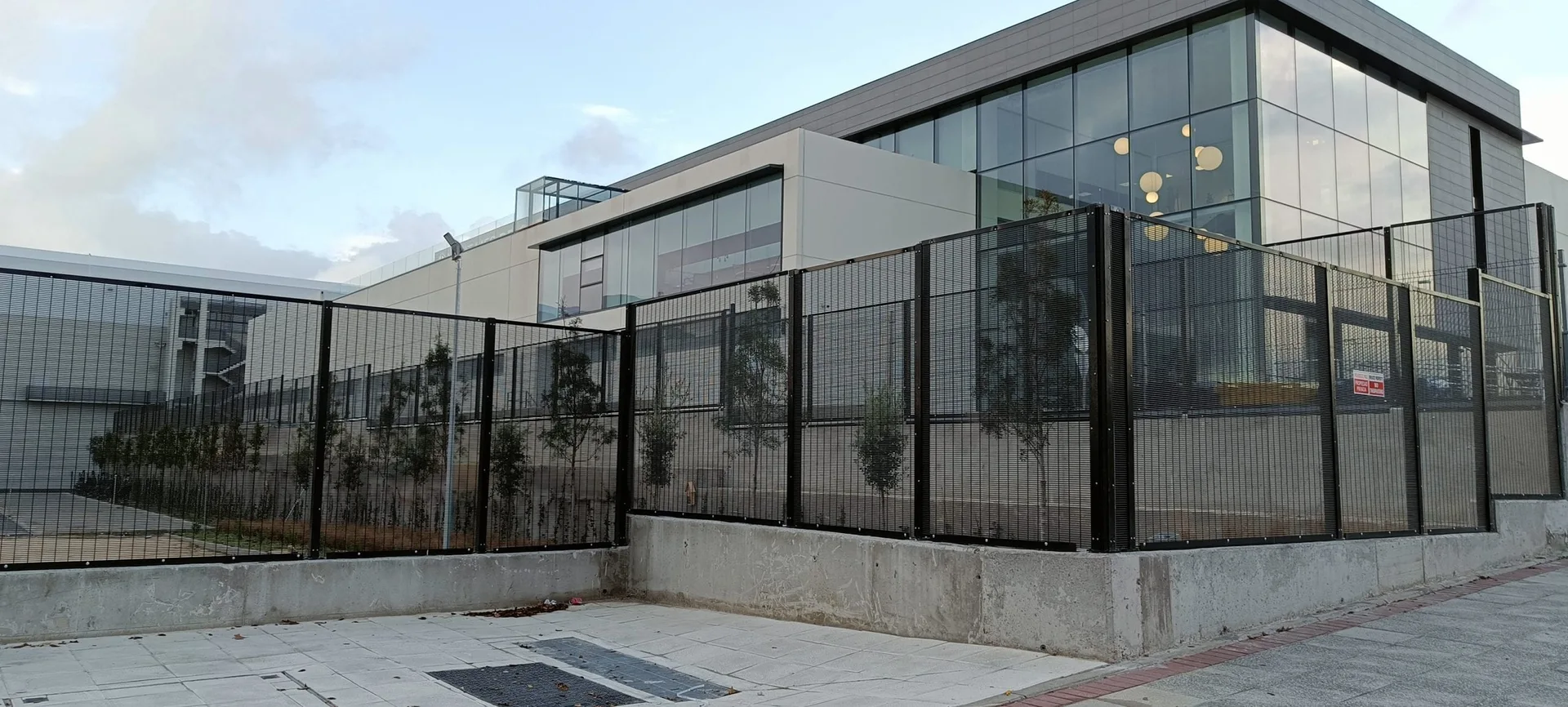 Data Center — Secufence RAL 9005 Preto
