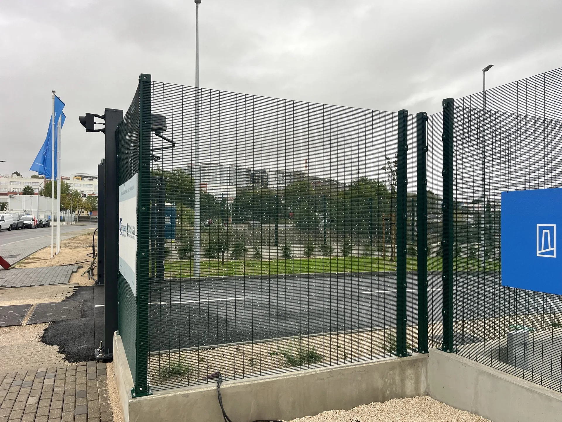 Data Center — Secufence RAL 6005 Verde