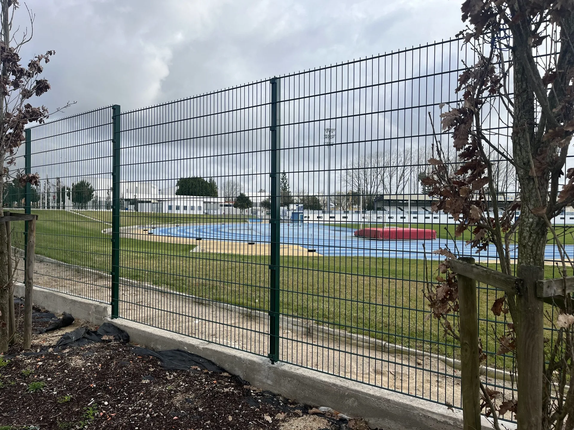 Pista de Atletismo — Painel 8/6/8 RAL 6005 Verde